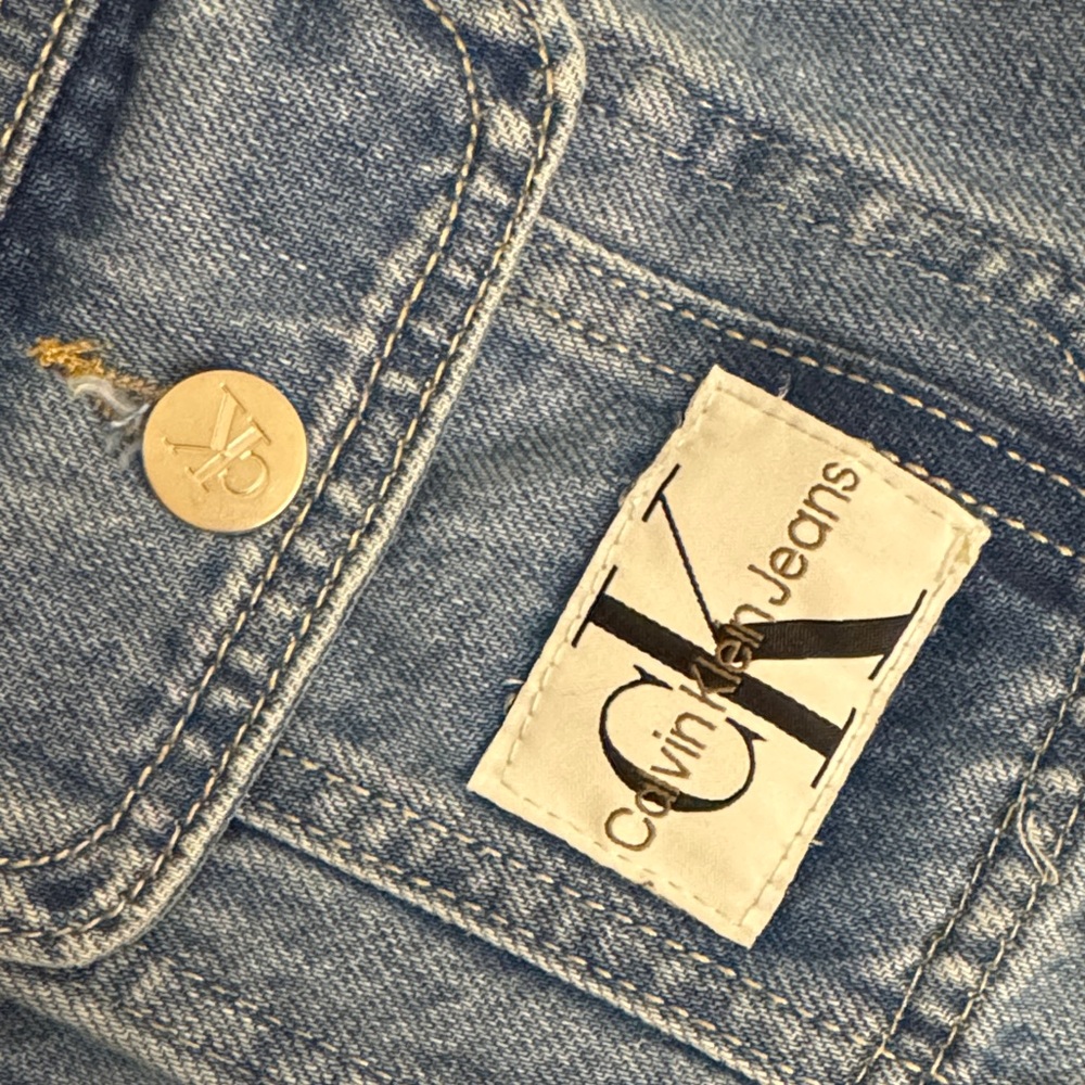 Calvin Klein cropped Denim Jacket - Picture 3 of 6